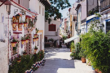 Santa Cruz Barrio manzarası - Alicante, Valencia, Spai 'deki eski kasaba mahallesi