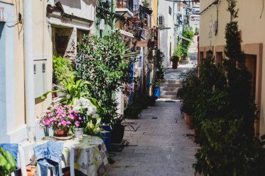 Santa Cruz Barrio manzarası - Alicante, Valencia, Spai 'deki eski kasaba mahallesi