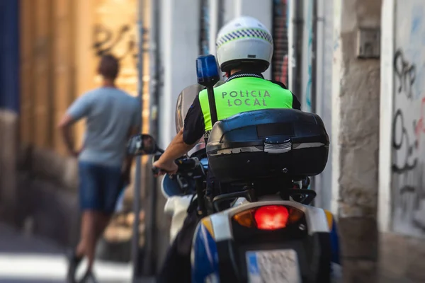 Spanische Polizeitruppenformation Auf Fahrrad Und Motorrad Rückseite Mit Dem Emblem — Stockfoto
