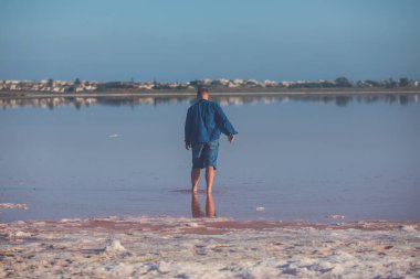 Las Salinas de Torrevieja, Pembe Torrevieja Gölü, Torrevieja, Costa Blanca 'da pembe tuz gölü, Alicante, Spai