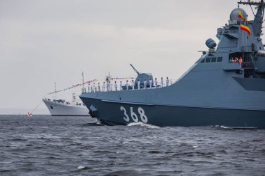 Rus donanması, modern Rus donanması savaş gemileri, kuzey filosu ve baltık deniz filosu, askeri tatbikat sırasında yaz güneşli bir gün.