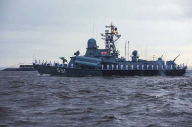 Rus donanması, modern Rus donanması savaş gemileri, kuzey filosu ve baltık deniz filosu, askeri tatbikat sırasında yaz güneşli bir gün.