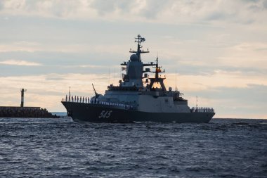 Rus donanması, modern Rus donanması savaş gemileri, kuzey filosu ve baltık deniz filosu, askeri tatbikat sırasında yaz güneşli bir gün.