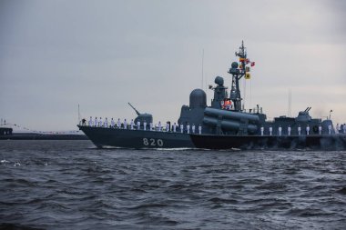 Rus donanması, modern Rus donanması savaş gemileri, kuzey filosu ve baltık deniz filosu, askeri tatbikat sırasında yaz güneşli bir gün.