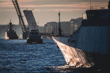 Rus donanması, modern Rus donanması savaş gemileri, kuzey filosu ve baltık deniz filosu, askeri tatbikat sırasında yaz güneşli bir gün.