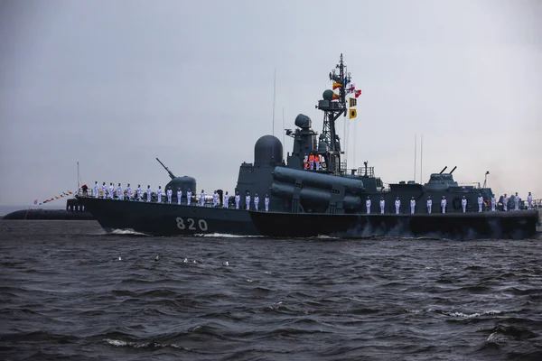 Rus donanması, modern Rus donanması savaş gemileri, kuzey filosu ve baltık deniz filosu, askeri tatbikat sırasında yaz güneşli bir gün.