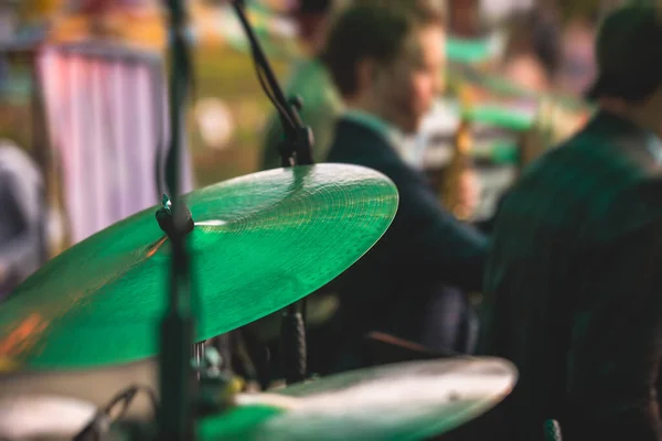 Schlagzeuger Percussionist Der Auf Einer Bühne Mit Schlagzeug Set Während — Stockfoto