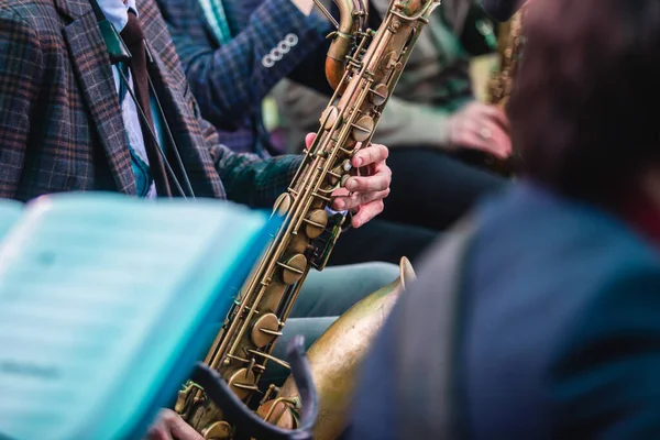 Konzertbild Eines Saxofonisten Saxofonisten Mit Sänger Und Musical Während Eines — Stockfoto