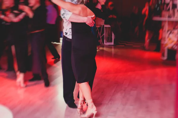 Par Dansar Argentinsk Dans Milonga Balsalen Tango Lektion Rött Ljus — Stockfoto