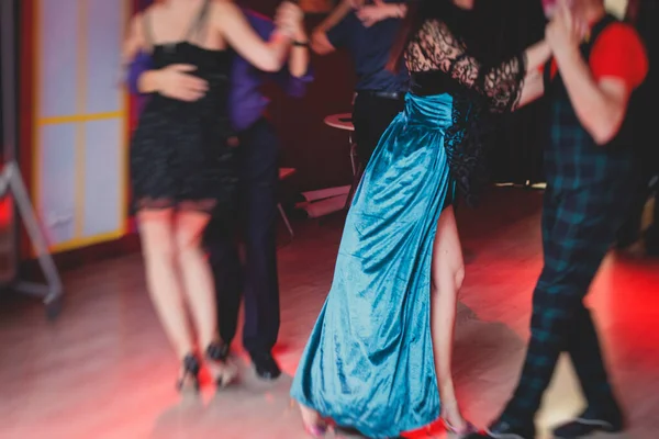Balo Salonunda Dans Eden Çiftler Dans Eden Milonga Kırmızı Işıkta — Stok fotoğraf