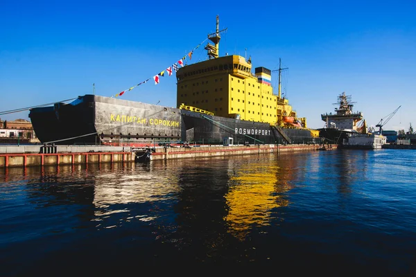 Blick Auf Einen Massiven Russischen Atomeisbrecher Ein Dieselbetriebenes Eisbrecher Schiff — Stockfoto