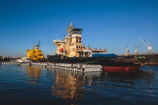 Blick Auf Einen Massiven Russischen Atomeisbrecher Ein Dieselbetriebenes Eisbrecher Schiff — Stockfoto