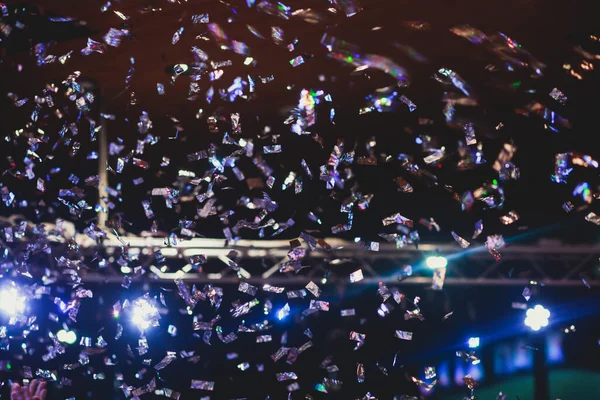 Colorida Explosión Confeti Disparada Aire Pista Baile Durante Festival Conciertos —  Fotos de Stock