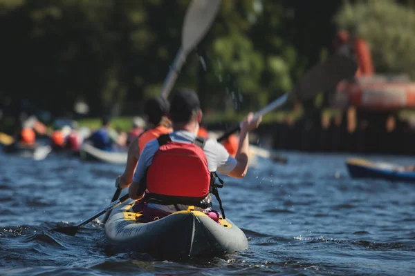 Processo Kayak Nei Canali Fluviali Della Città Con Canoa Kayak — Foto Stock