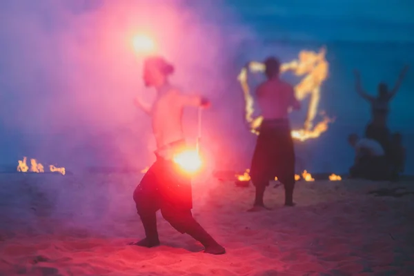 Grupo Artistas Fogo Fakir Realizar Show Incrível Noite Com Lança — Fotografia de Stock