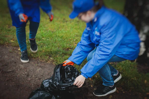 Grupo Equipo Jóvenes Niñas Niños Que Ofrecen Como Voluntarios Participan — Foto de Stock