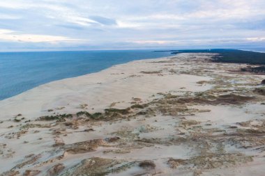 Curonian Spit, Kurshskaya Kosa Ulusal Parkı, Curonian Gölü ve Baltık Denizi, Kaliningrad Oblastı, Rusya ve Klaipeda İlçesi, Litvanya, yaz güneşli da