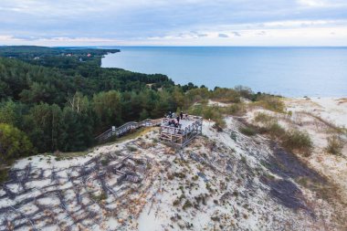 Curonian Spit, Kurshskaya Kosa Ulusal Parkı, Curonian Gölü ve Baltık Denizi, Kaliningrad Oblastı, Rusya ve Klaipeda İlçesi, Litvanya, yaz güneşli da