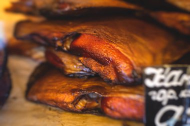 Rusya 'nın Kaliningrad Oblastı' nda balık pazarında değişik türde soğuk sıcak füme balık satılıyor.