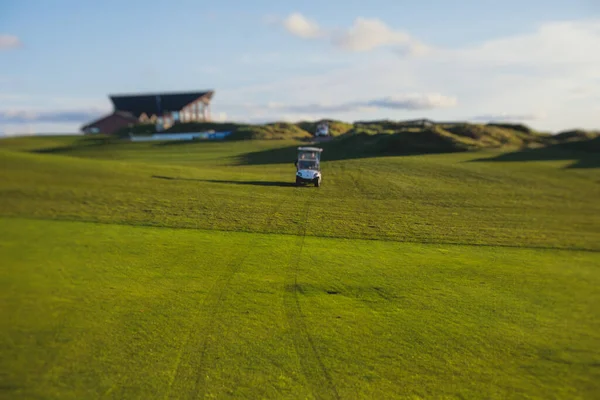 Golf Elektrische Auto Rijden Een Golfbaan Dag Golf Karren Rijden — Stockfoto