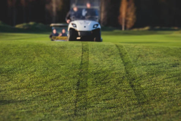 Golf Elektroautos Fahren Tagsüber Auf Einem Golfplatz Golf Carts Fahren — Stockfoto