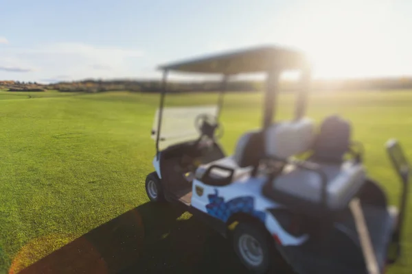 Golf Elektrische Auto Rijden Een Golfbaan Dag Golf Karren Rijden — Stockfoto