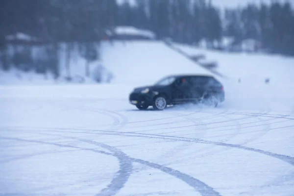 Suv Auto Ajelehtii Lumen Jään Kilpailun Aikana Urheilu Autoradat Ajelehtia — kuvapankkivalokuva