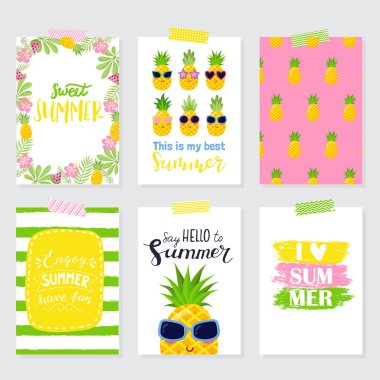 Vektör kümesi aydınlık yaz. Güzel yaz poster ananas ile palmiye yaprakları, ifadeler. Günlük kartlar.