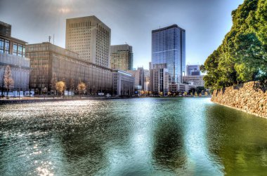 Tokyo kraliyet sarayının yakınlarında.