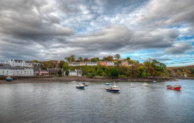 Portree, Birleşik Krallık 'ın İskoçya eyaletinin iç Hebrides bölgesinde yer alan Skye Adası' nın başkenti ve en büyük şehridir.