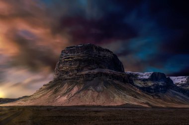 Skaftarhreppur 'daki dağ manzarası - İzlanda -