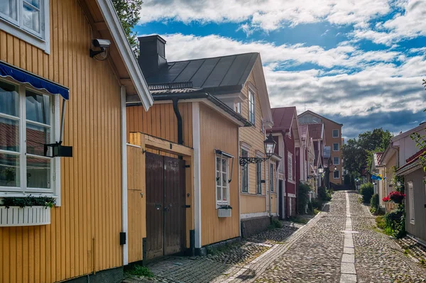 Sundsvall, İsveç 'in orta kesiminde, tarihi Medelpad ili' nde ve Vsternorrland eyaletinde yer alan bir kasabadır.