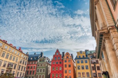 İsveç 'in başkenti Stockholm, Baltık Denizi' nde geniş bir takımada halinde 14 ada ve 50 'den fazla köprüyü kapsar..