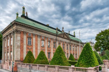 İsveç 'in başkenti Stockholm, Baltık Denizi' nde geniş bir takımada halinde 14 ada ve 50 'den fazla köprüyü kapsar..