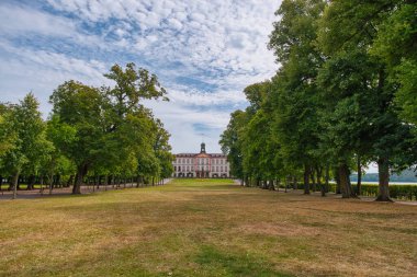Tullgarn Sarayı, İsveç 'in güneyindeki Sdermanland eyaletinde yer alan bir kraliyet yazlık sarayı.