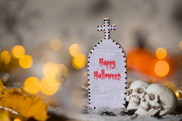 Grab Und Zwei Totenköpfe Halloween Hintergrund — Stockfoto