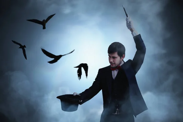 Doves Flying Away Hat Magician Illusionist — Stock Photo, Image