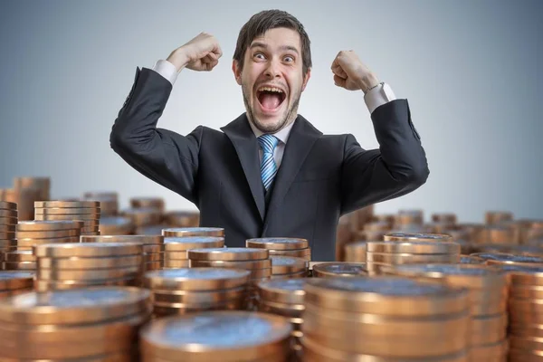 Många Mynt Framför Framgångsrik Rika Lycklig Man — Stockfoto