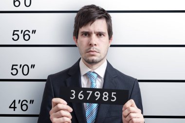 Mugshot suçlu gencin polis karakoluna.