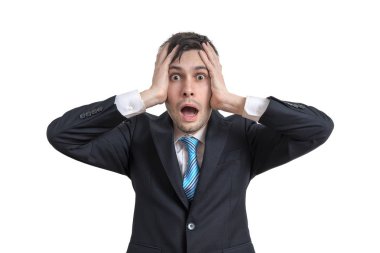 Endişeli komik işadamı kafasını tutuyor. Beyaz arka plan üzerinde izole.