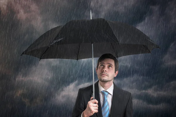 Homme Affaires Pessimiste Avec Parapluie Noir Dans Tempête — Photo