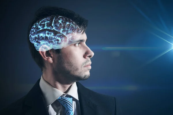 Cerebro Brillante Dentro Cabeza Del Hombre Hombre Negocios Está Mirando — Foto de Stock