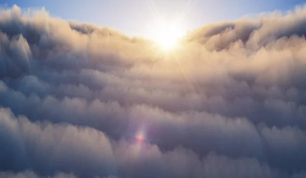 Gün batımında bulutların üzerinde havadan görünüm. Hava durumu ve tahmin konsepti — Stok fotoğraf