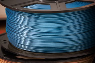 3D yazıcı için mavi metalik PLA plastik filament.