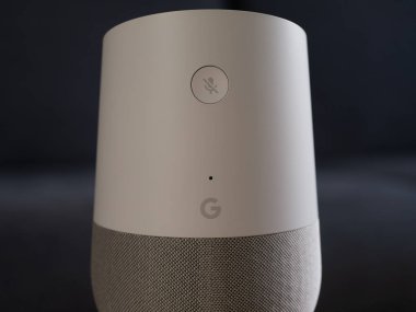 Uk, Ekim 2019: Google Home akıllı konuşmacı