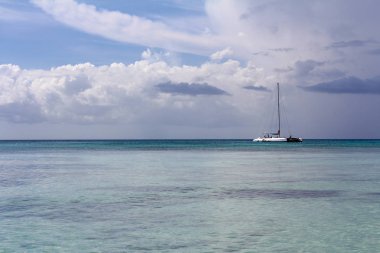 Denizde katamaran, Dominik Cumhuriyeti