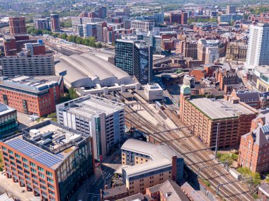 Mayıs 2020, İngiltere: Leeds Tren İstasyonu - Drone, Aerial View. Batı Yorkshire.