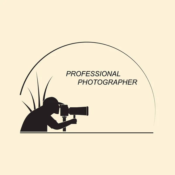 Silhouette Homme Avec Une Caméra Sur Nature Emblème Pour Photographes — Image vectorielle