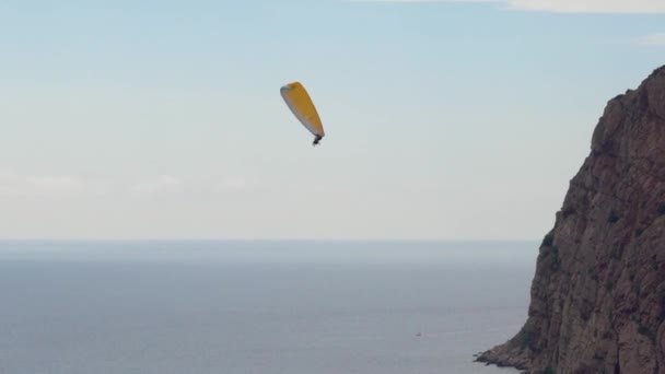 Αλεξίπτωτο πάνω από τη θάλασσα — Αρχείο Βίντεο