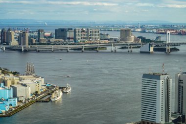 Tokyo silueti Caretta Shiodome 'un gözlem güvertesinden görüldü.